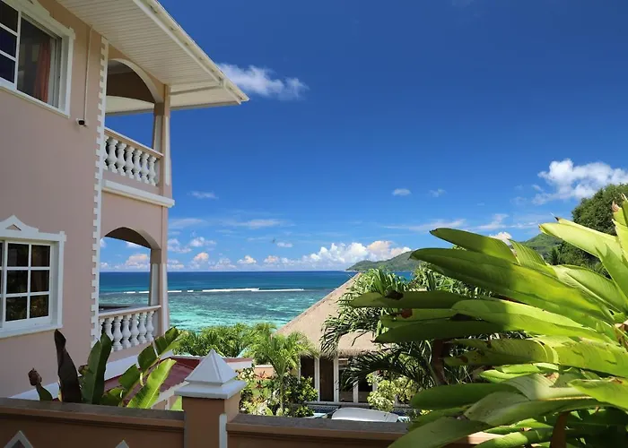 Au Fond De View Anse Royale