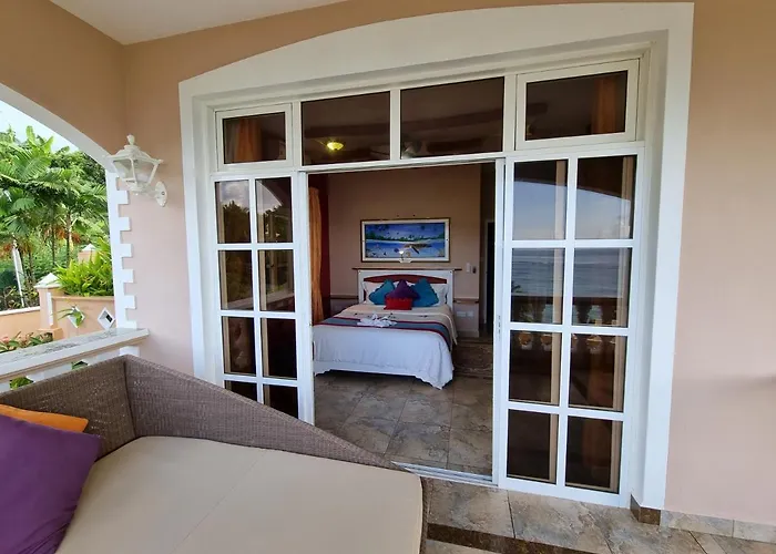 Au Fond De View * Anse Royale