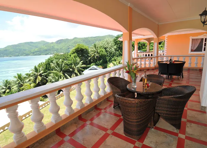 Au Fond De View Anse Royale